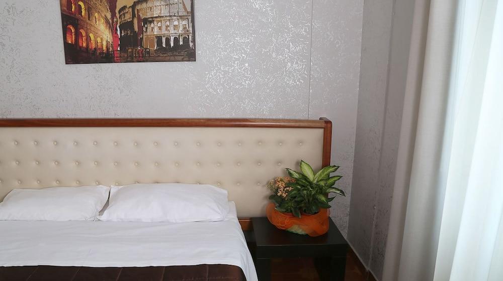 Hotel Roma Room Hotel Rom